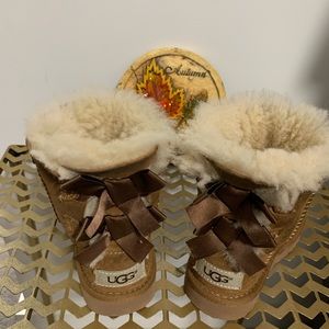 Gently worn Toddler UGGS size 7